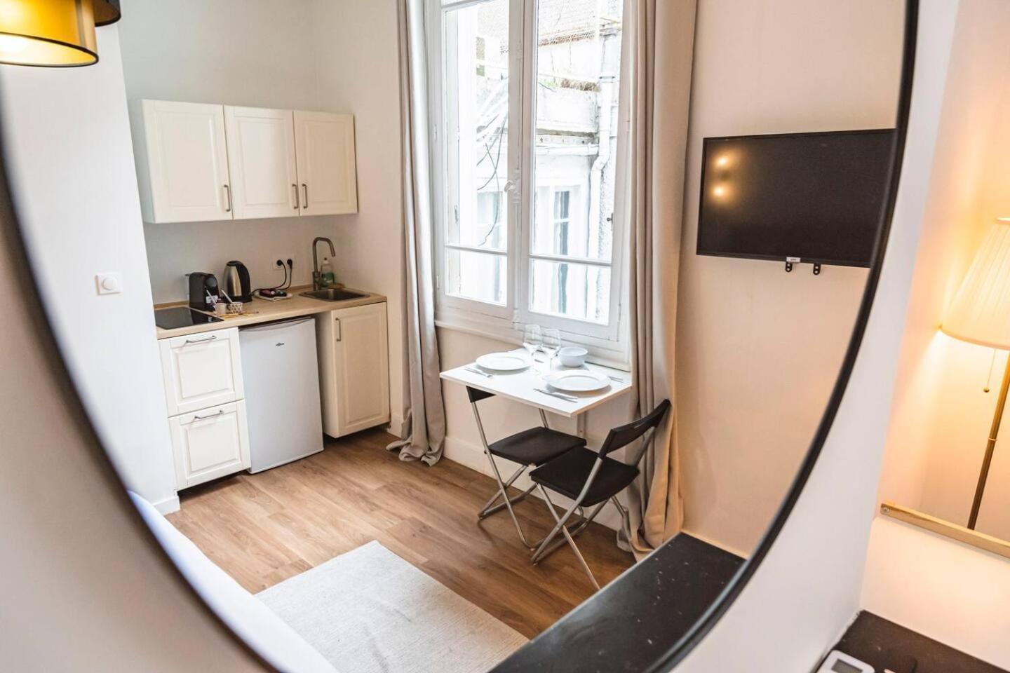 Pink, Appartement En Plein Coeur De Reims Eksteriør bilde