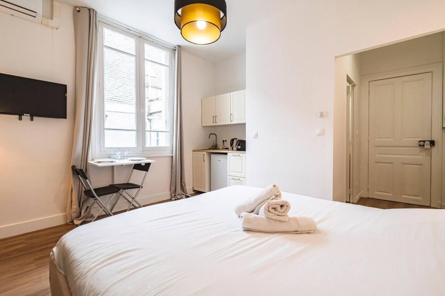 Pink, Appartement En Plein Coeur De Reims Eksteriør bilde