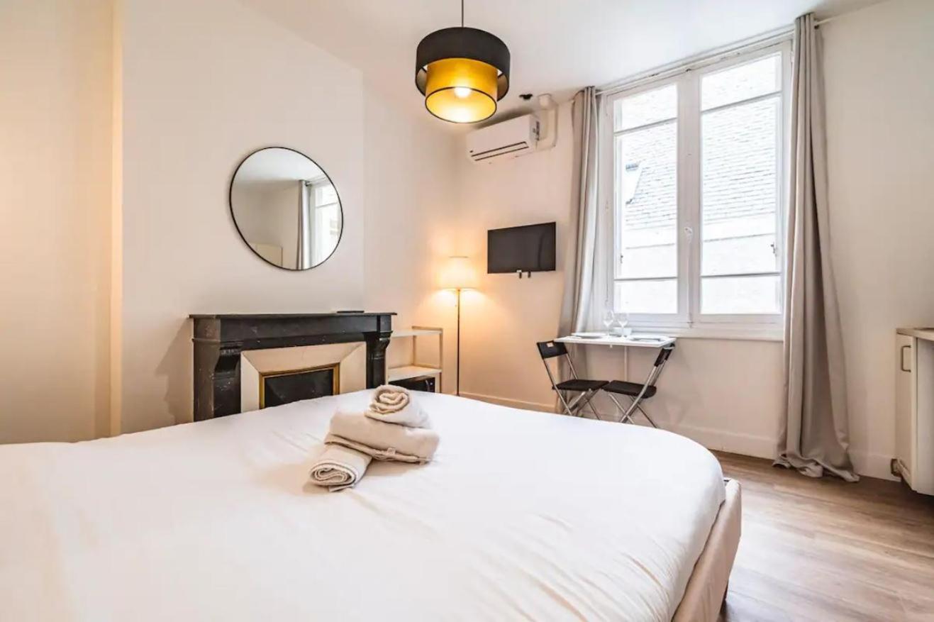 Pink, Appartement En Plein Coeur De Reims Eksteriør bilde