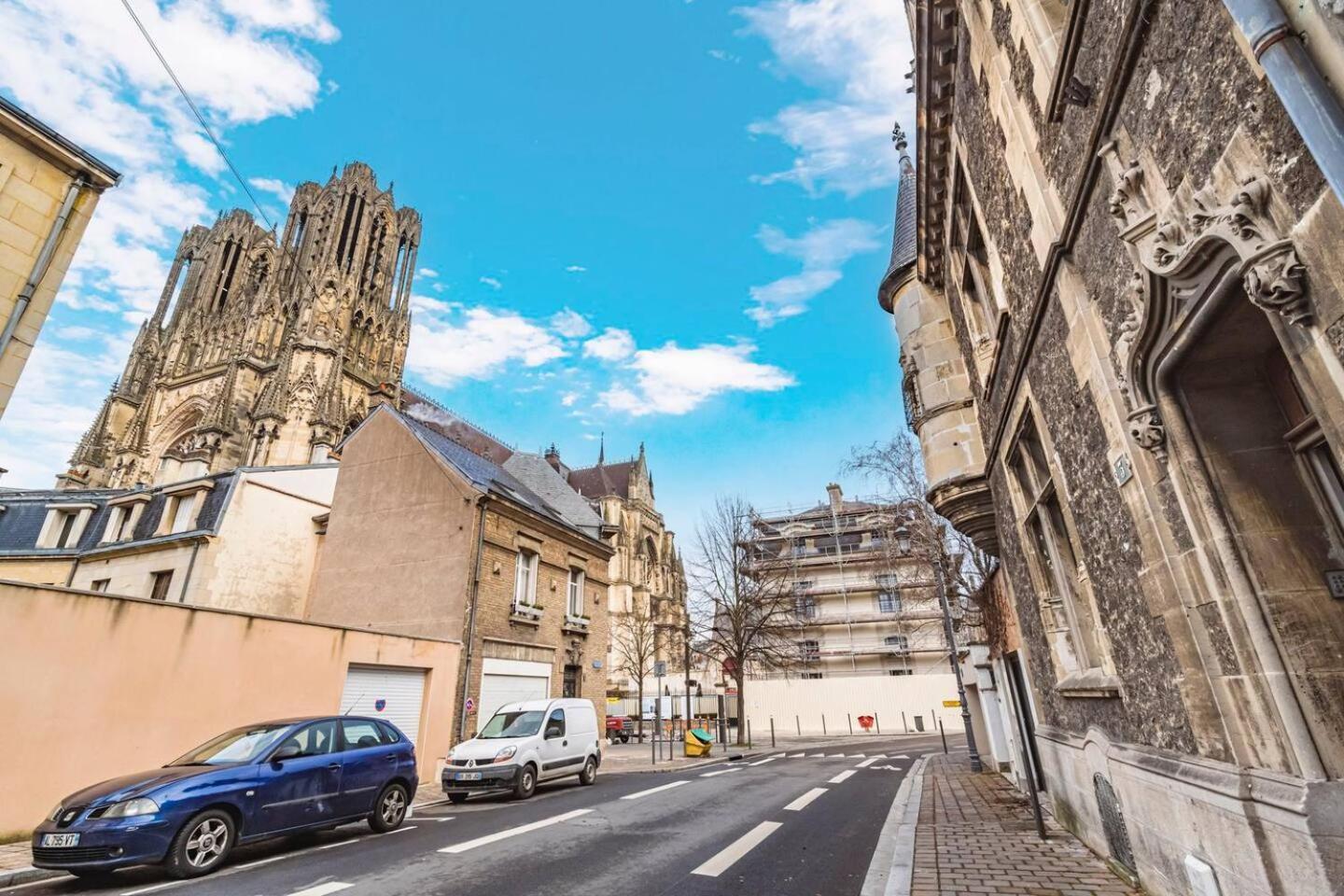 Pink, Appartement En Plein Coeur De Reims Eksteriør bilde